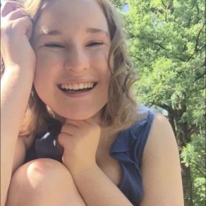 Meet your Posher, Olivia